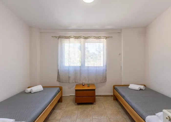 Varvarigos Village *