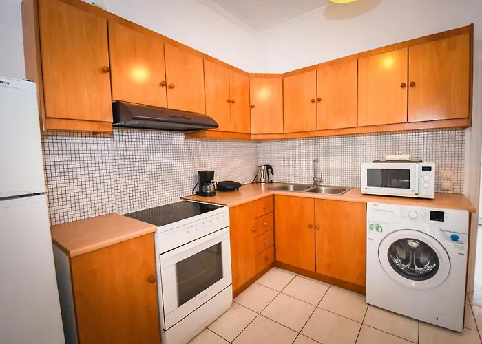 Varvarigos Village * Áyios Kírikos