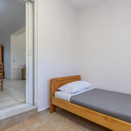 Varvarigos Village Apartman *