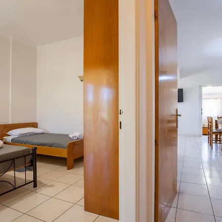 Varvarigos Village Apartman *