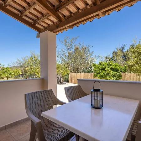 Varvarigos Village Áyios Kírikos