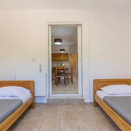 Varvarigos Village Áyios Kírikos