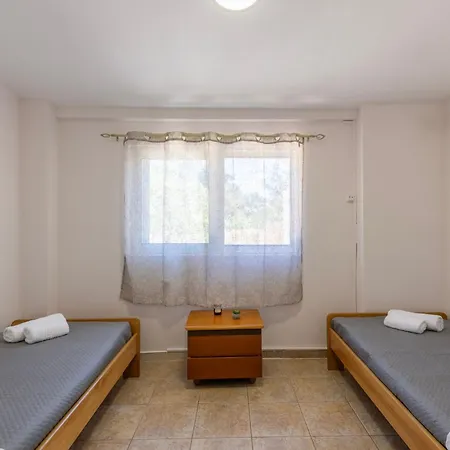 Varvarigos Village *