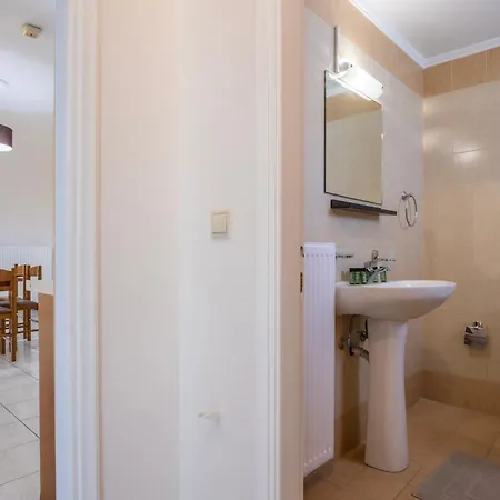 Varvarigos Village *