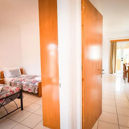 Varvarigos Village *