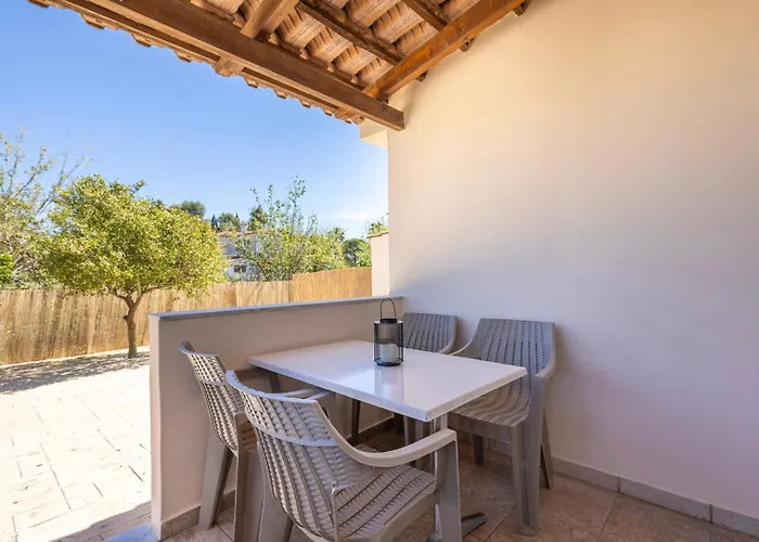 Varvarigos Village *