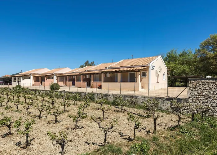 Varvarigos Village 公寓 *